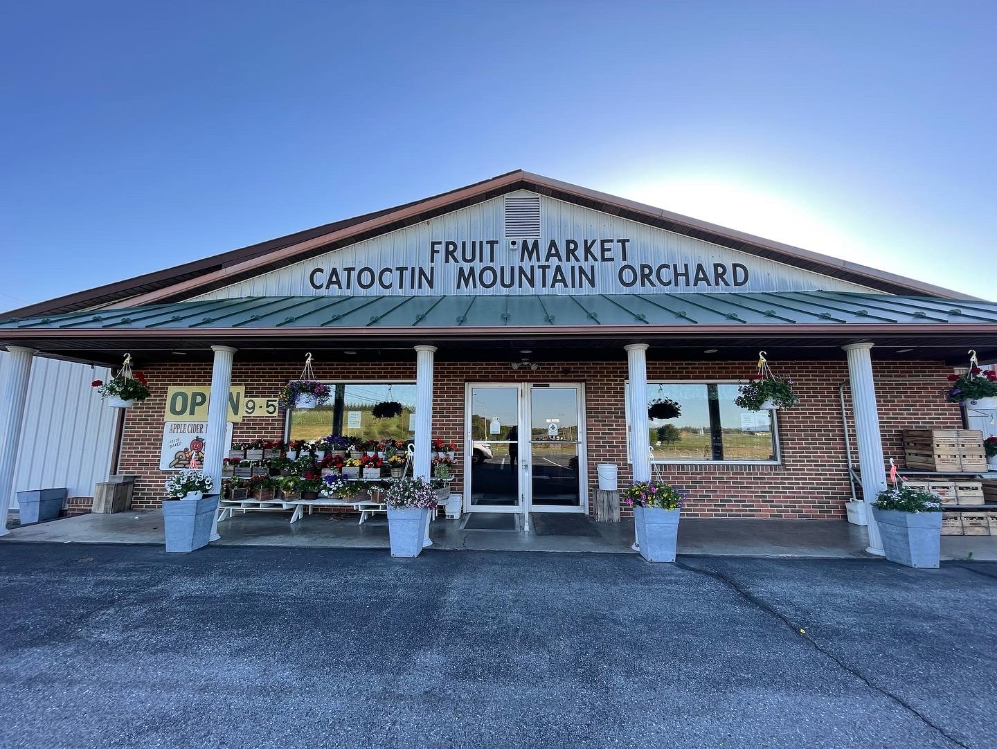 Front market with flowers 22
